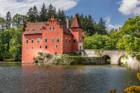Schloss Červená Lhota ist ein Renaissance-Wasserschloss